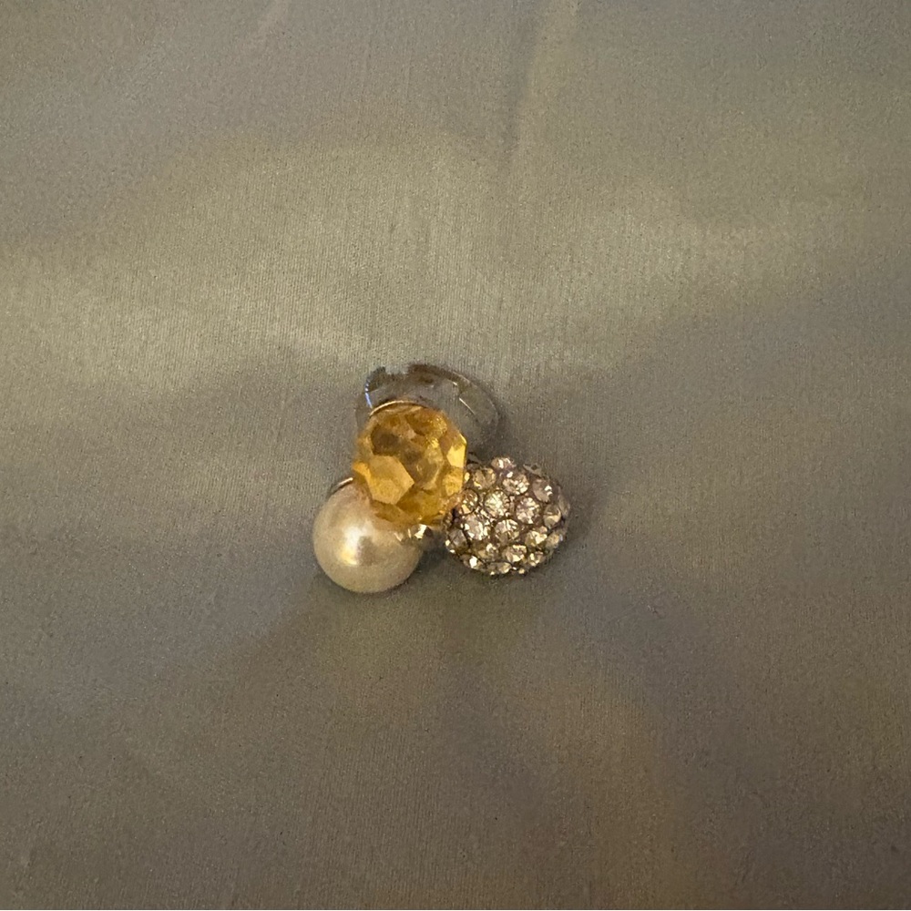 Elegant Silver and Gold Cluster Ring